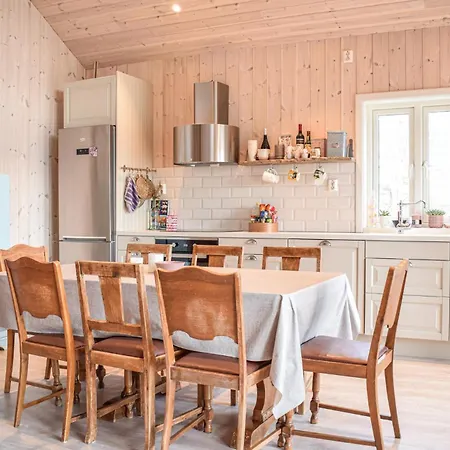 Cozy In Fjelberg With Kitchen Borgundoya